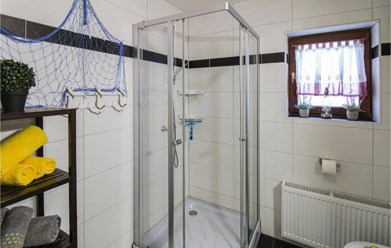 2 Bedroom Cozy Apartment In Arrach