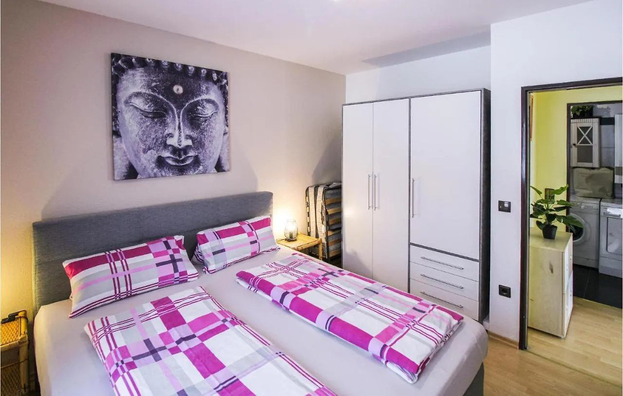 2 Bedroom Cozy Apartment In Arrach