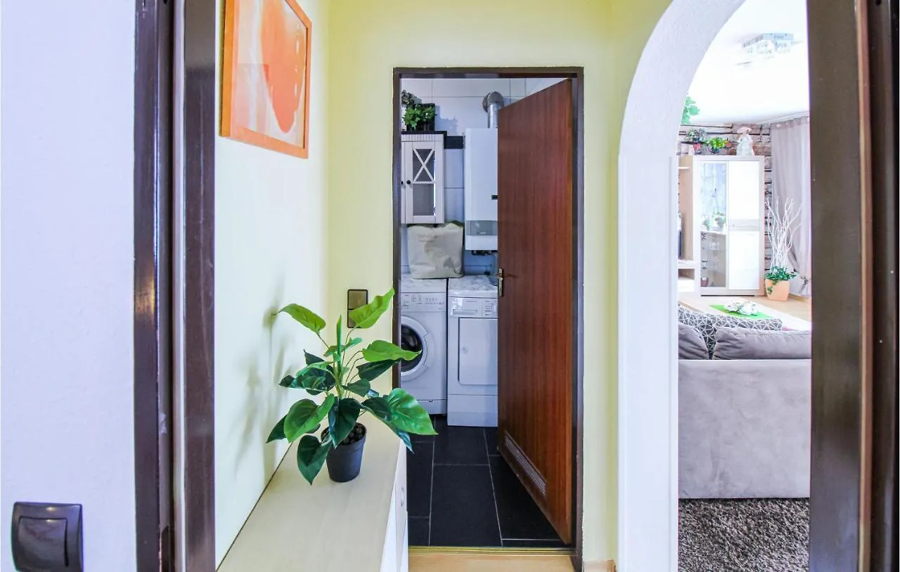 2 Bedroom Cozy Apartment In Arrach Almanya